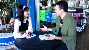 Wendy Guerra y Fonseca se citan en una librería y juntos recorren estos veinte años de carrera artística